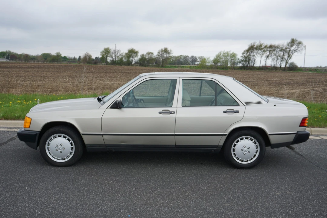 1985 Mercedes-Benz 190E - Image 9 of 31