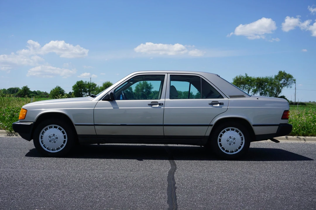 1985 Mercedes-Benz 190E - Image 11 of 31