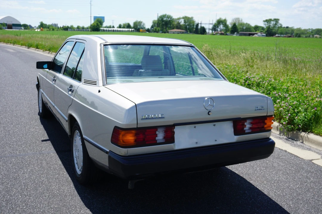 1985 Mercedes-Benz 190E - Image 17 of 31
