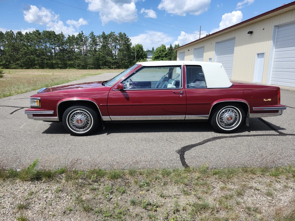 1987 Cadillac DeVille 6th Gen - Image 11 of 31