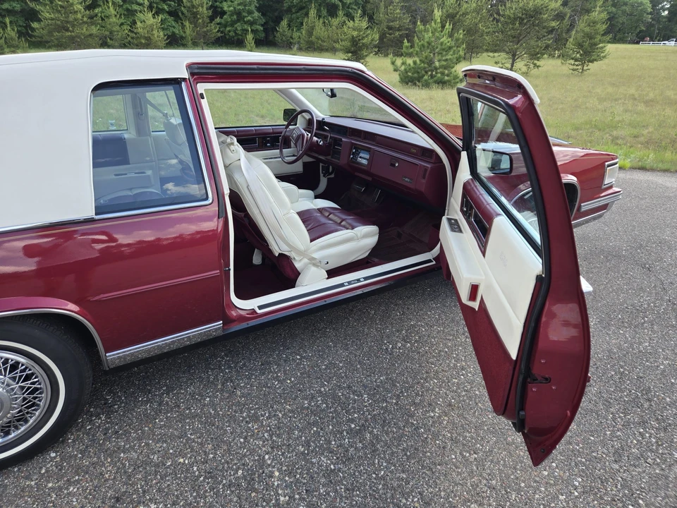 1987 Cadillac DeVille 6th Gen - Image 27 of 31