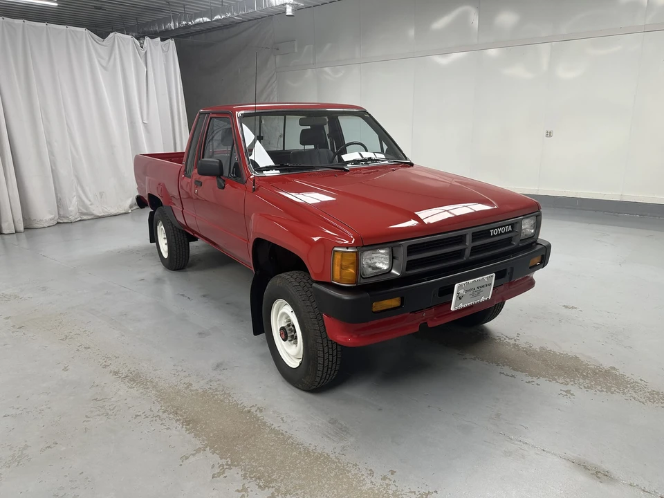 1987 Toyota Hilux 4th Gen - Image 9 of 31