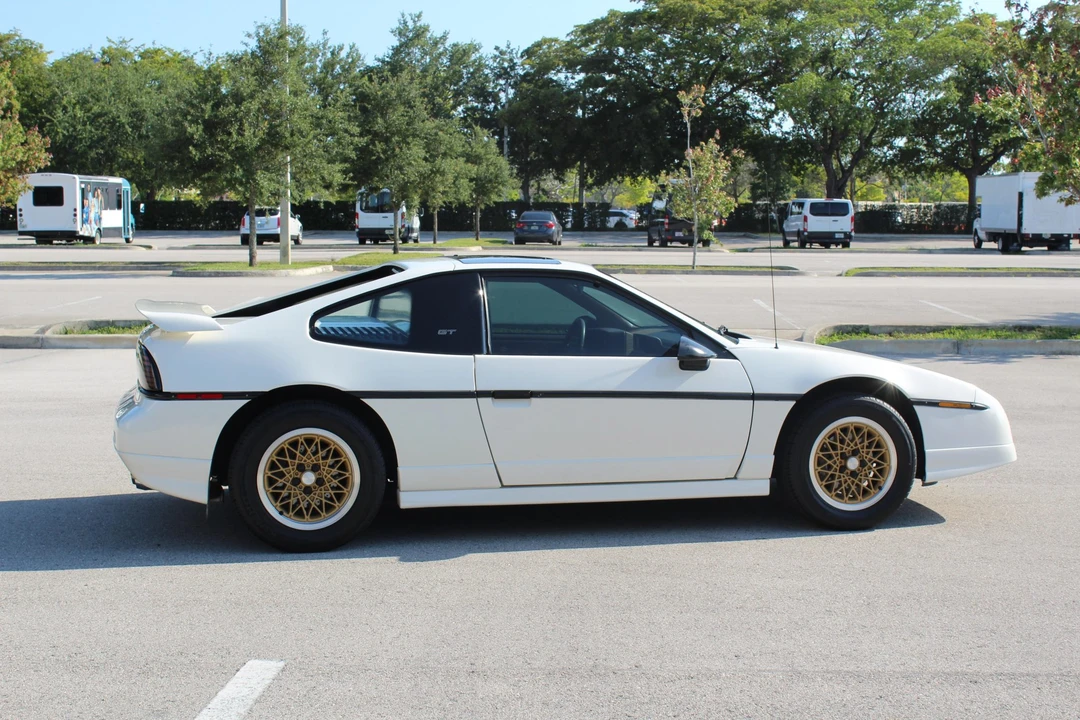 1988 Pontiac Fiero GT - Image 12 of 31