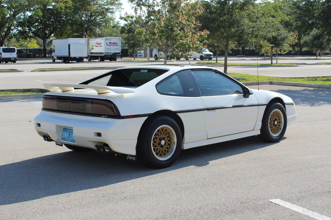 1988 Pontiac Fiero GT - Image 15 of 31