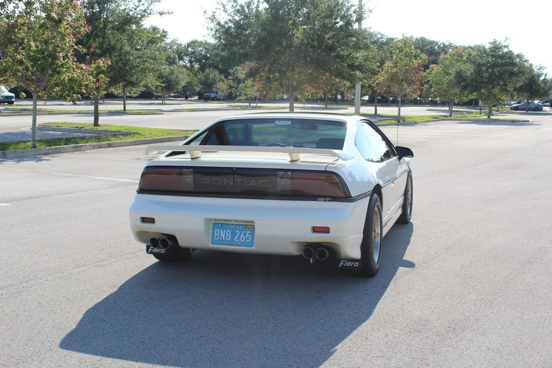 1988 Pontiac Fiero GT - Image 17 of 31