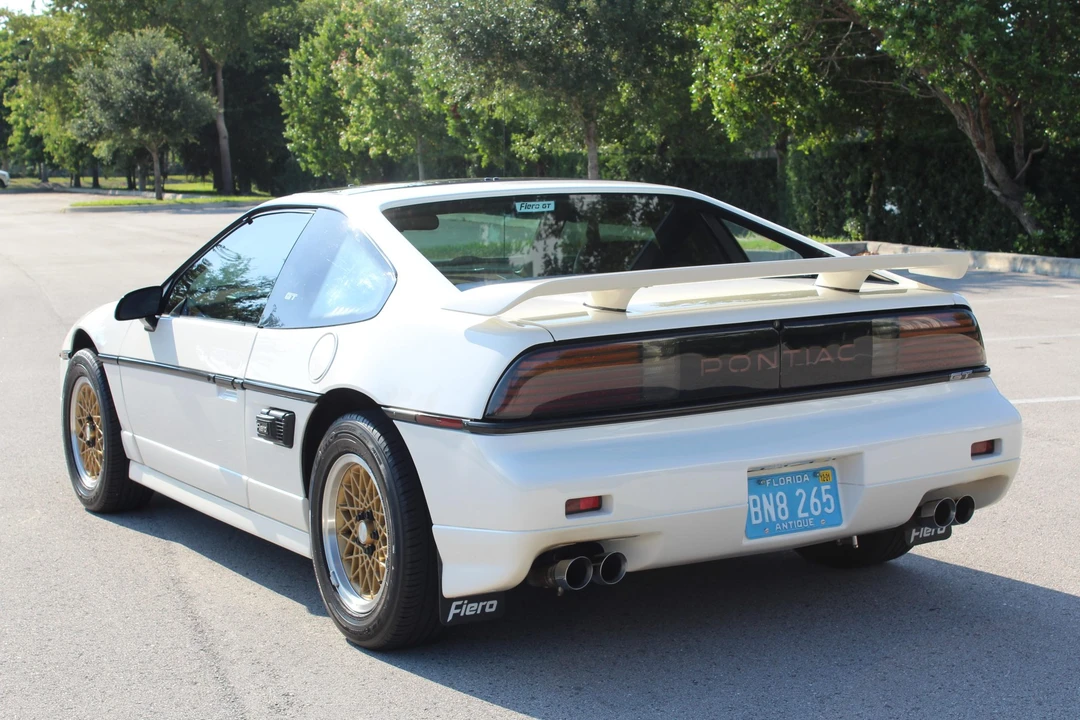 1988 Pontiac Fiero GT - Image 21 of 31