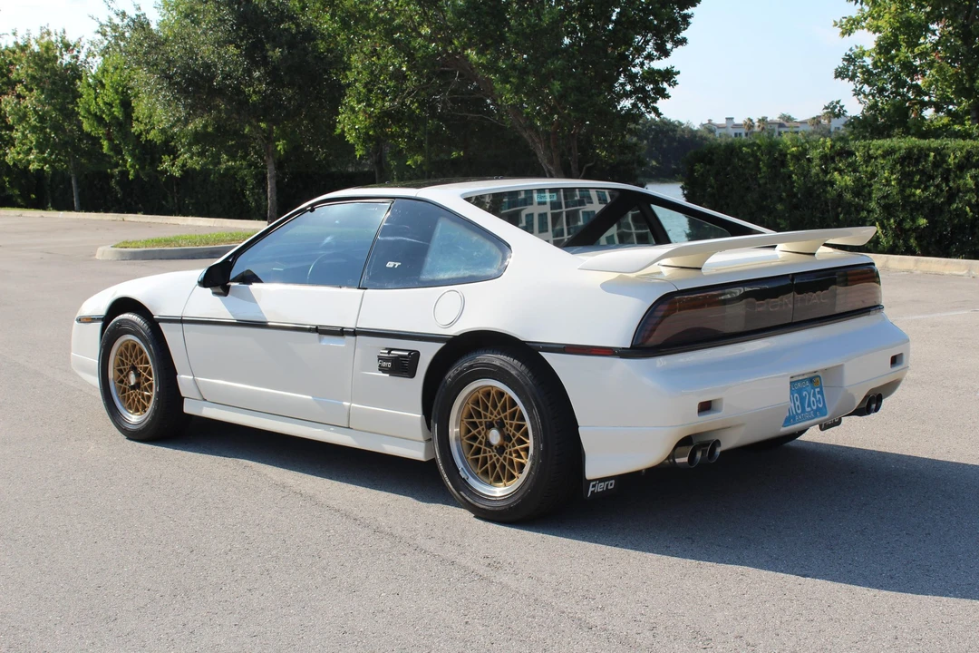1988 Pontiac Fiero GT - Image 23 of 31