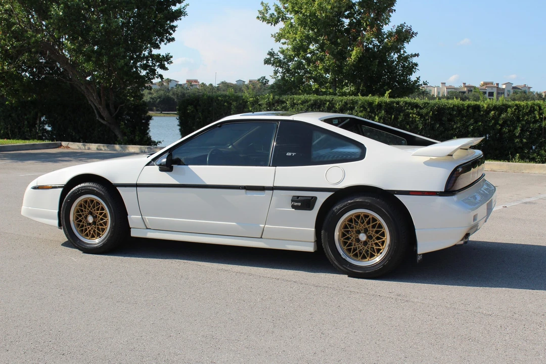 1988 Pontiac Fiero GT - Image 24 of 31