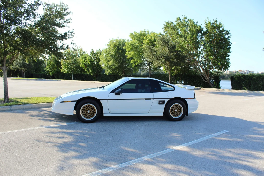 1988 Pontiac Fiero GT - Image 25 of 31
