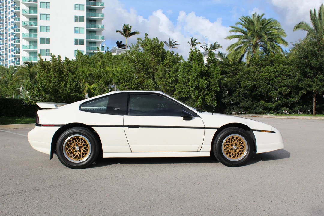 1988 Pontiac Fiero GT - Image 11 of 31