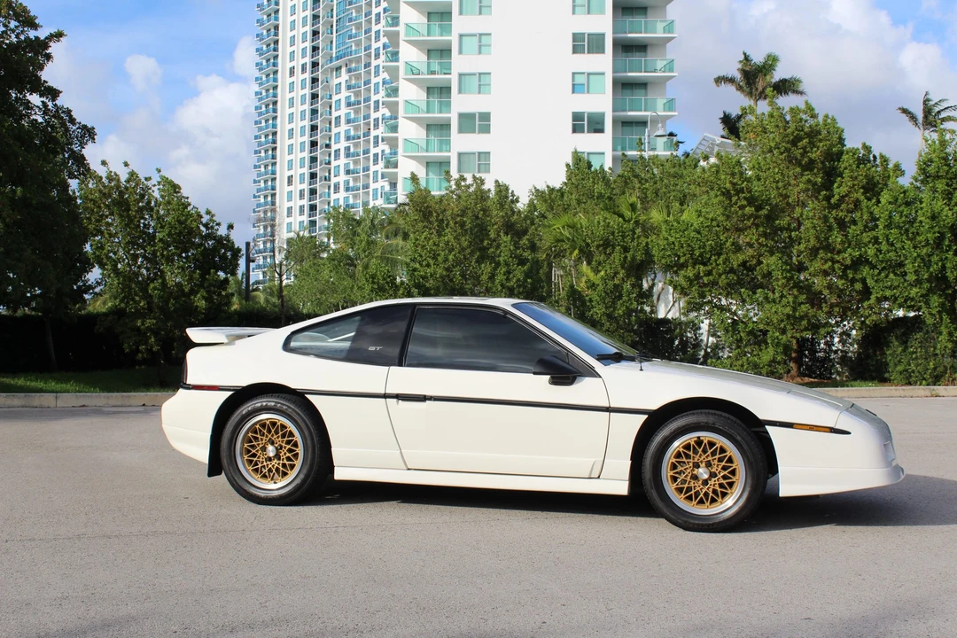 1988 Pontiac Fiero GT - Image 10 of 31