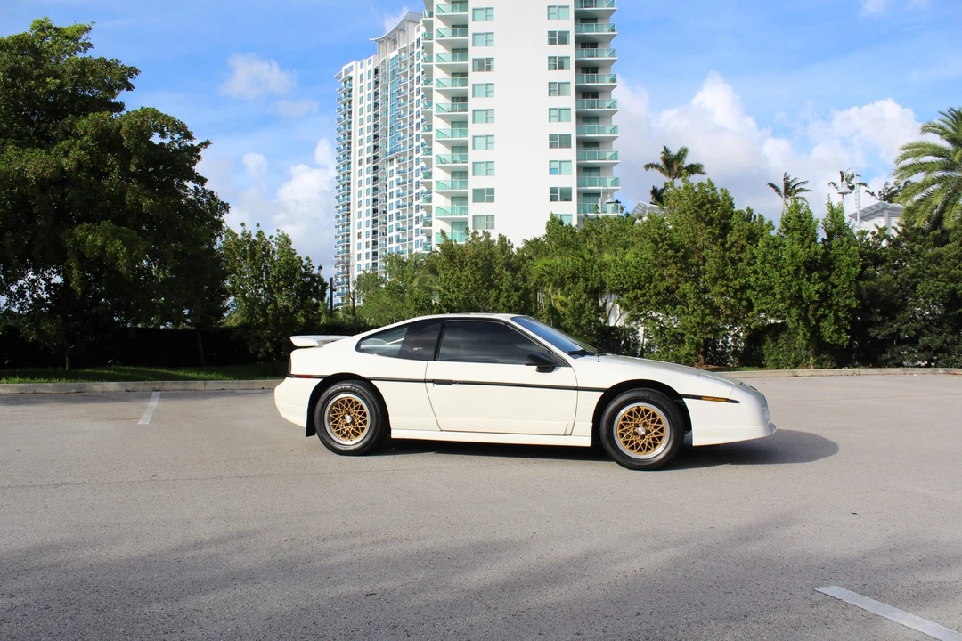 1988 Pontiac Fiero GT - Image 8 of 31