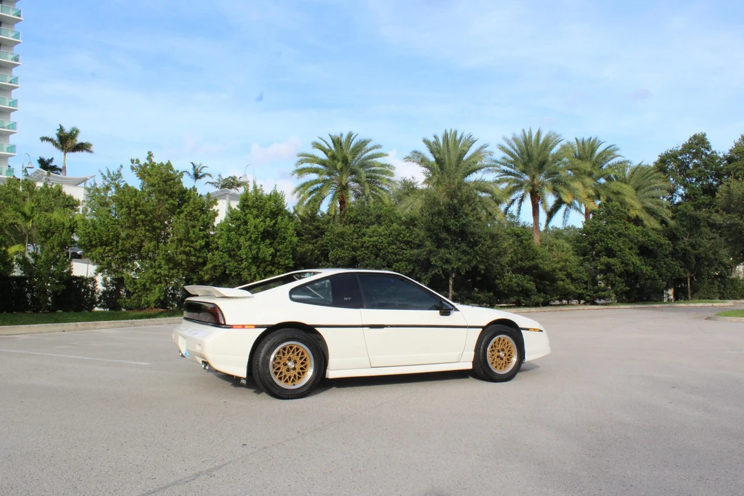 1988 Pontiac Fiero GT - Image 13 of 31