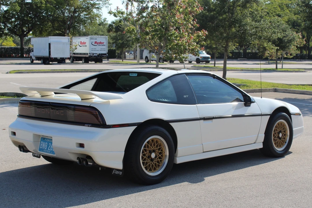 1988 Pontiac Fiero GT - Image 16 of 31