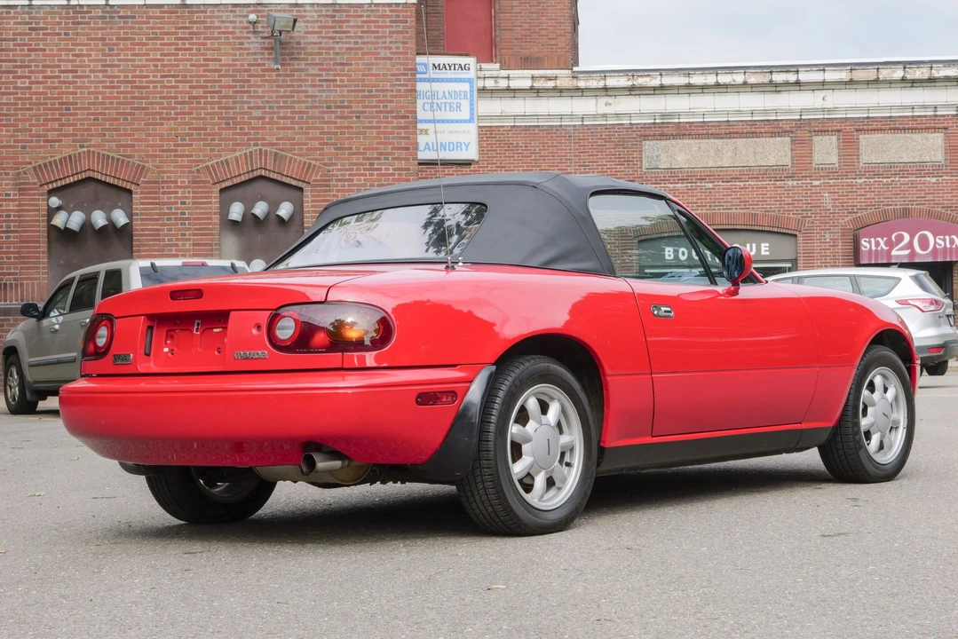 1990 Mazda NA MX-5 Miata - Image 13 of 31