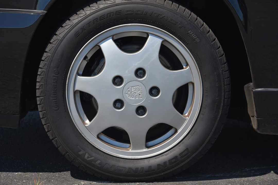 1990 Porsche 964 Carrera 4 - Image 24 of 31