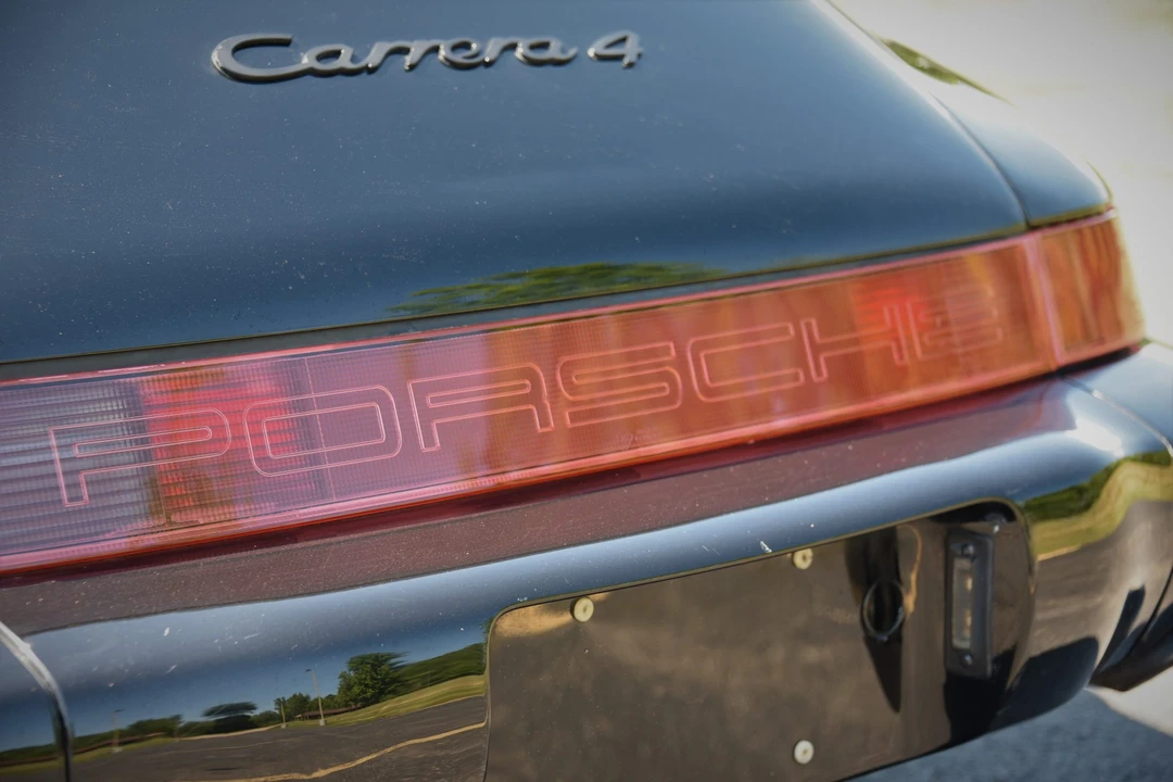 1990 Porsche 964 Carrera 4 - Image 17 of 31