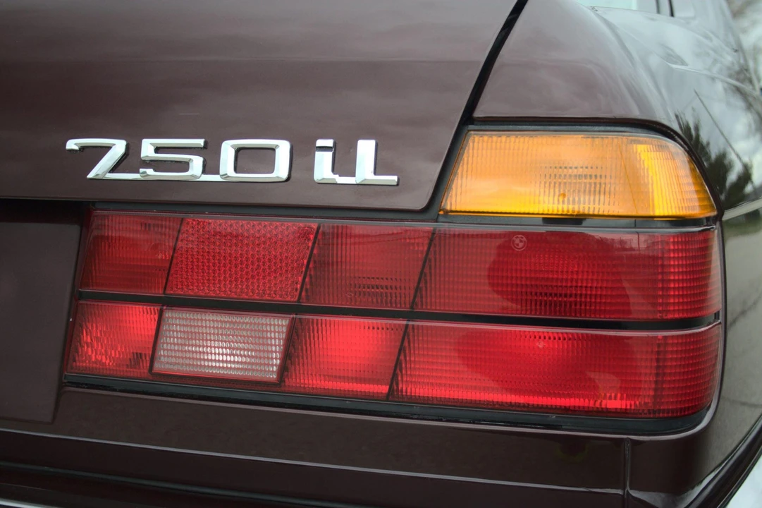 1991 BMW E32 7 Series - Image 30 of 31