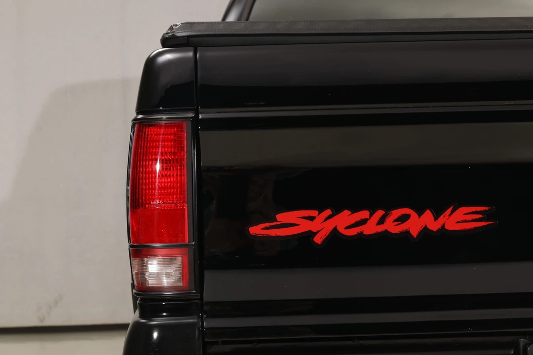 1991 GMC Syclone - Image 30 of 31