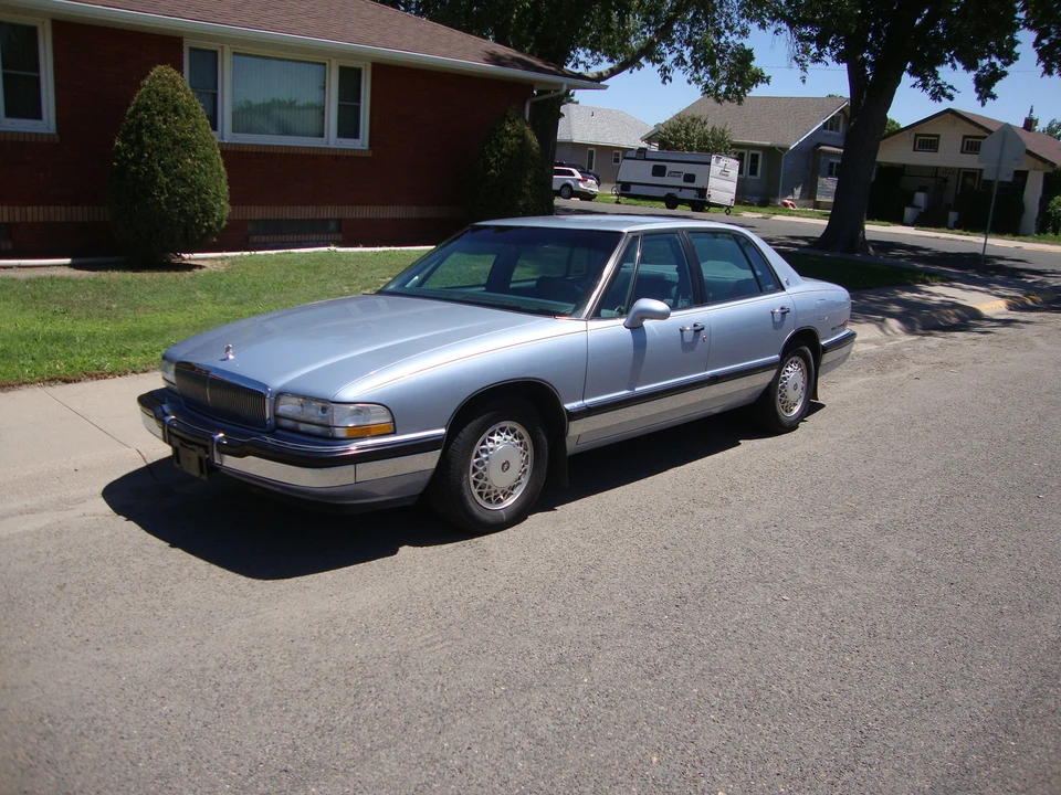 1994 Buick Park Avenue - Image 2 of 31
