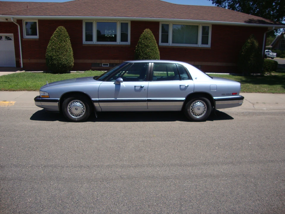 1994 Buick Park Avenue - Image 3 of 31