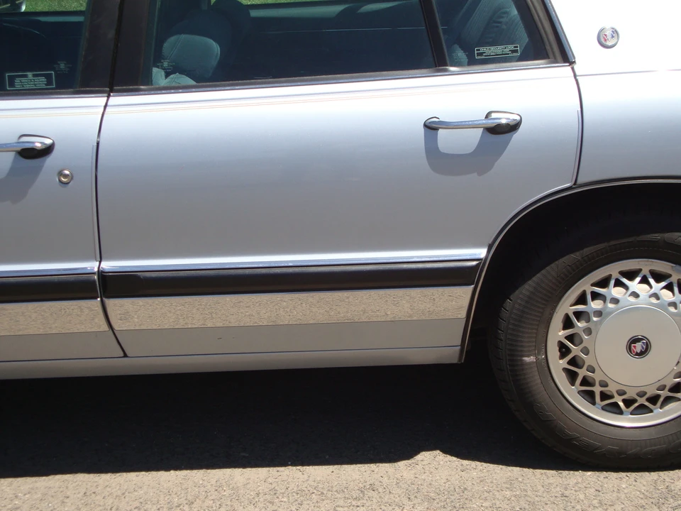 1994 Buick Park Avenue - Image 19 of 31