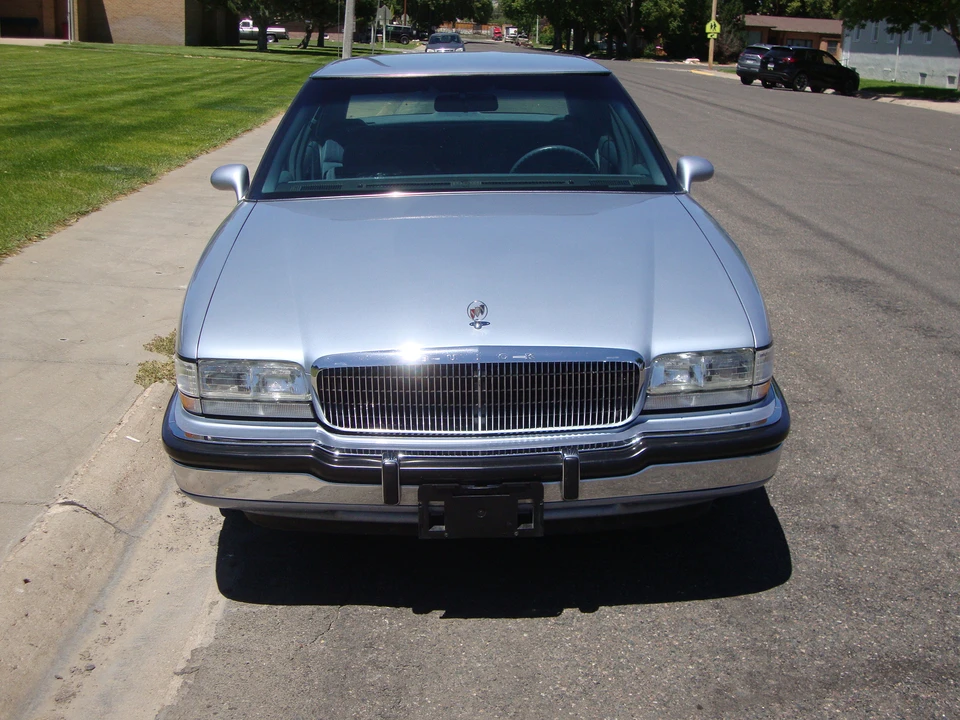 1994 Buick Park Avenue - Image 5 of 31
