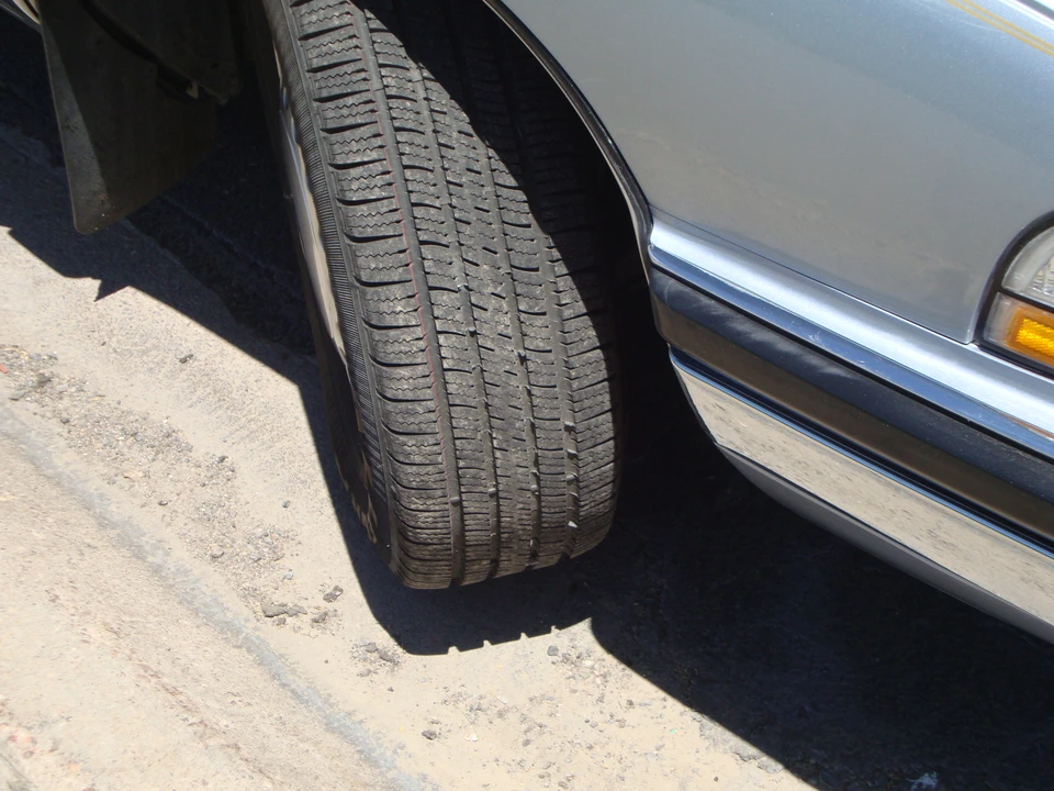 1994 Buick Park Avenue - Image 29 of 31