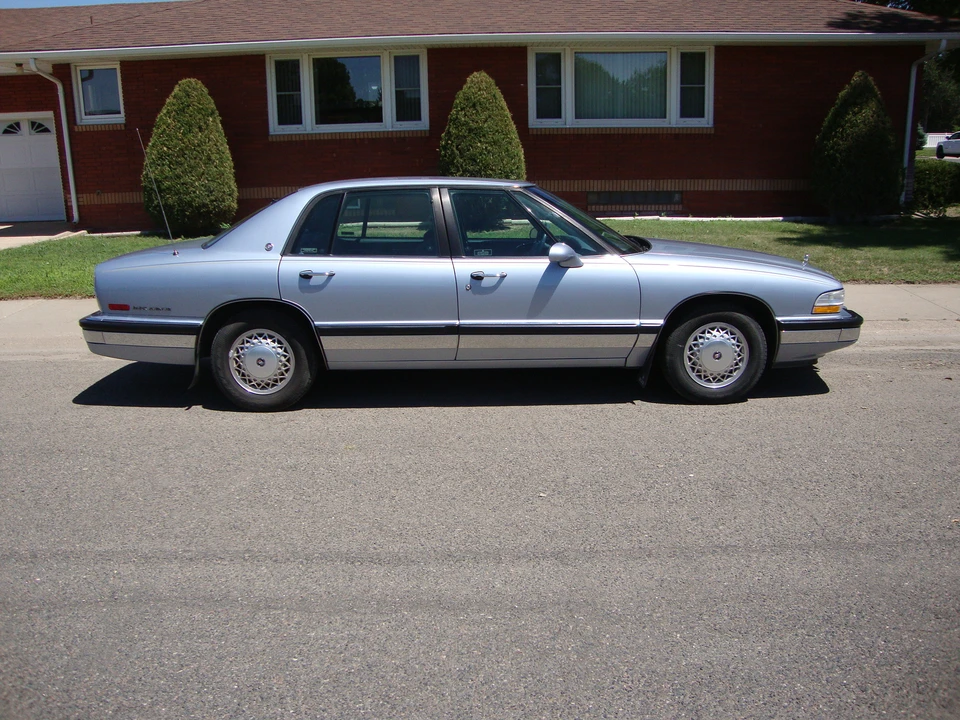 1994 Buick Park Avenue - Image 4 of 31