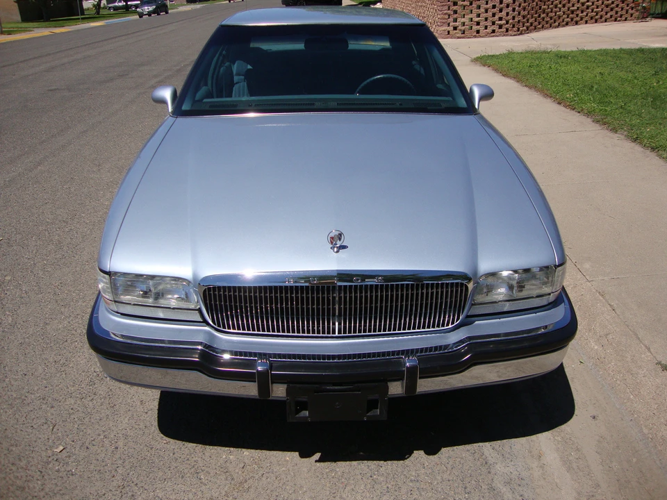 1994 Buick Park Avenue - Image 6 of 31