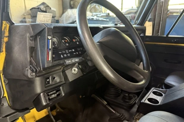 1995 Land Rover Defender 90 - Image 6 of 8