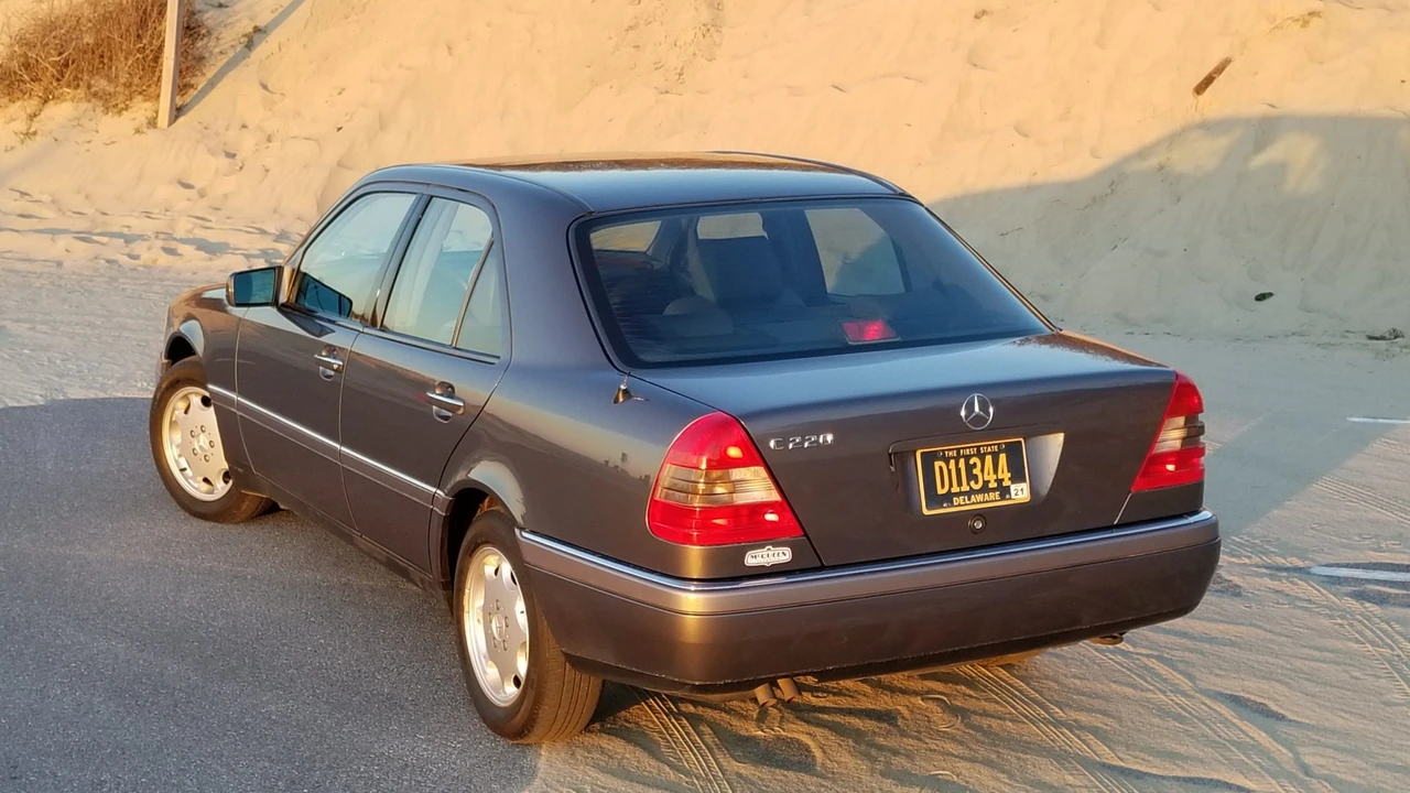 1995 Mercedes-Benz W202 C-Class - Image 2 of 31