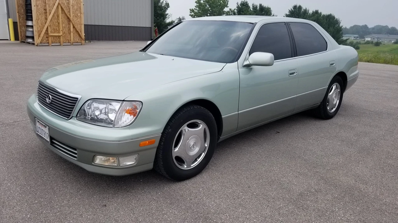 1998 Lexus LS 2nd Gen - Image 16 of 31