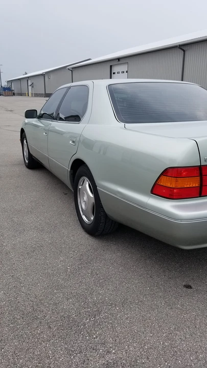 1998 Lexus LS 2nd Gen - Image 27 of 31