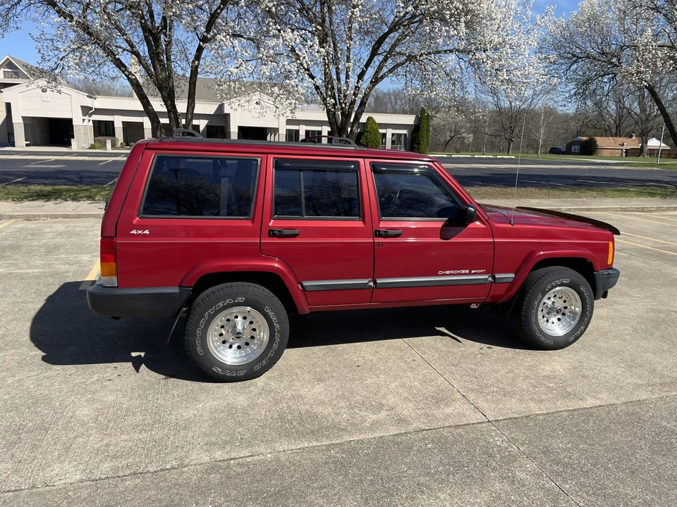 1999 Jeep XJ Cherokee - Image 6 of 31