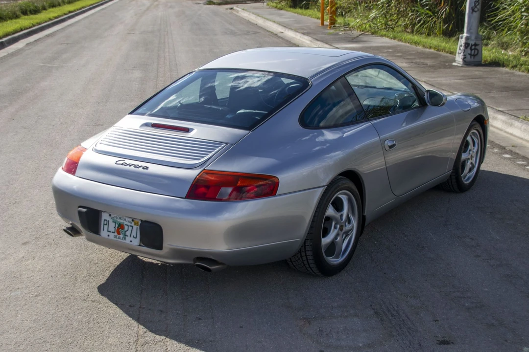 1999 Porsche 996 Carrera - Image 10 of 31