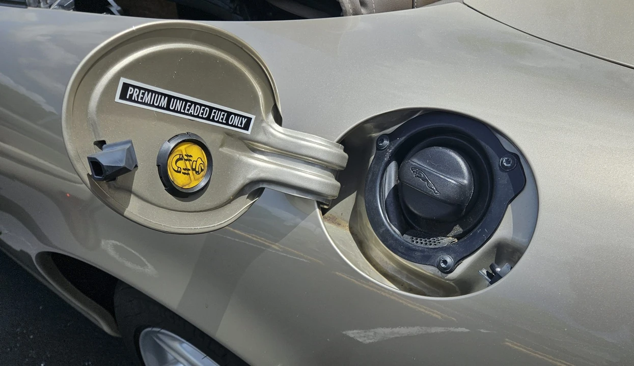 2000 Jaguar X100 XK8 - Image 18 of 31