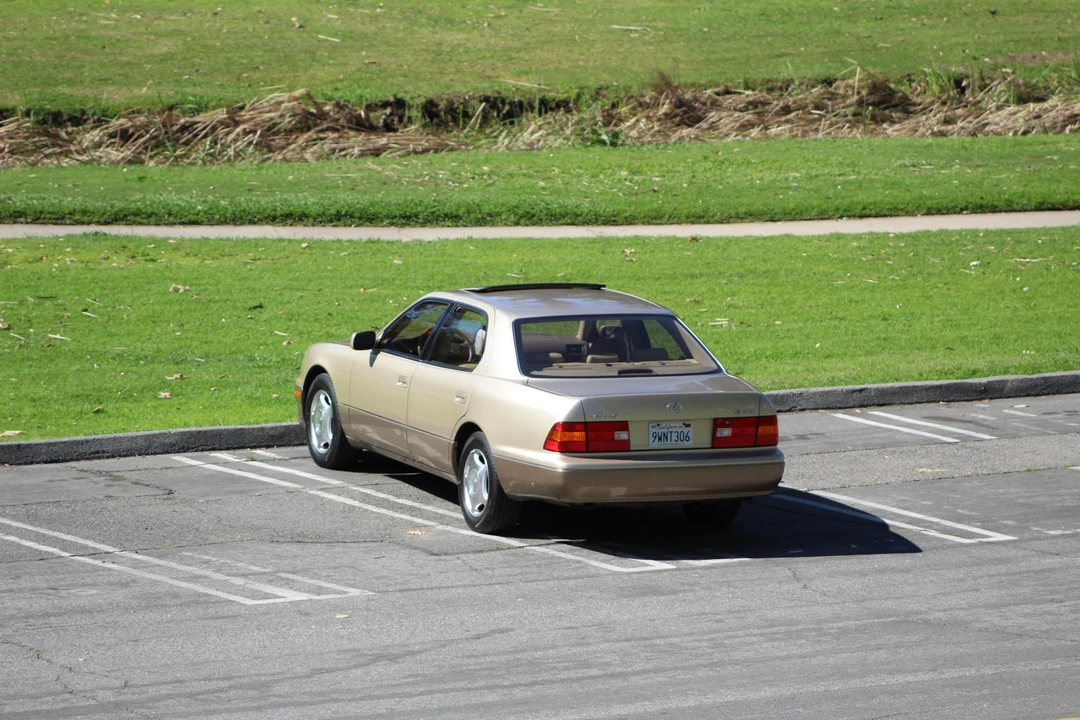 2000 Lexus LS 2nd Gen - Image 8 of 31