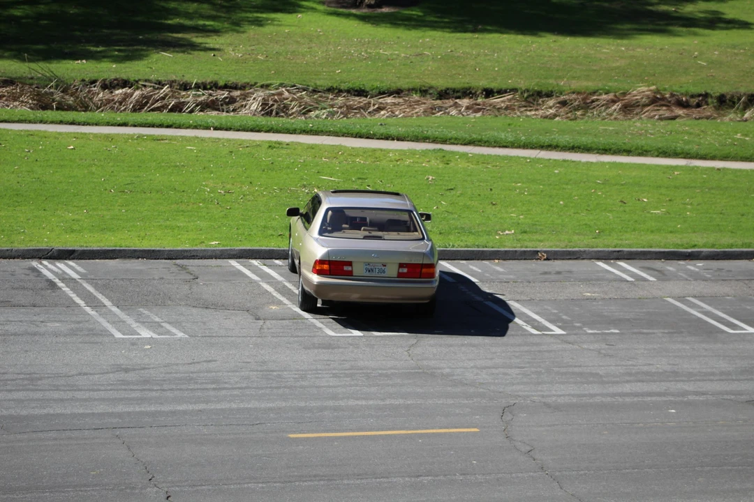 2000 Lexus LS 2nd Gen - Image 15 of 31