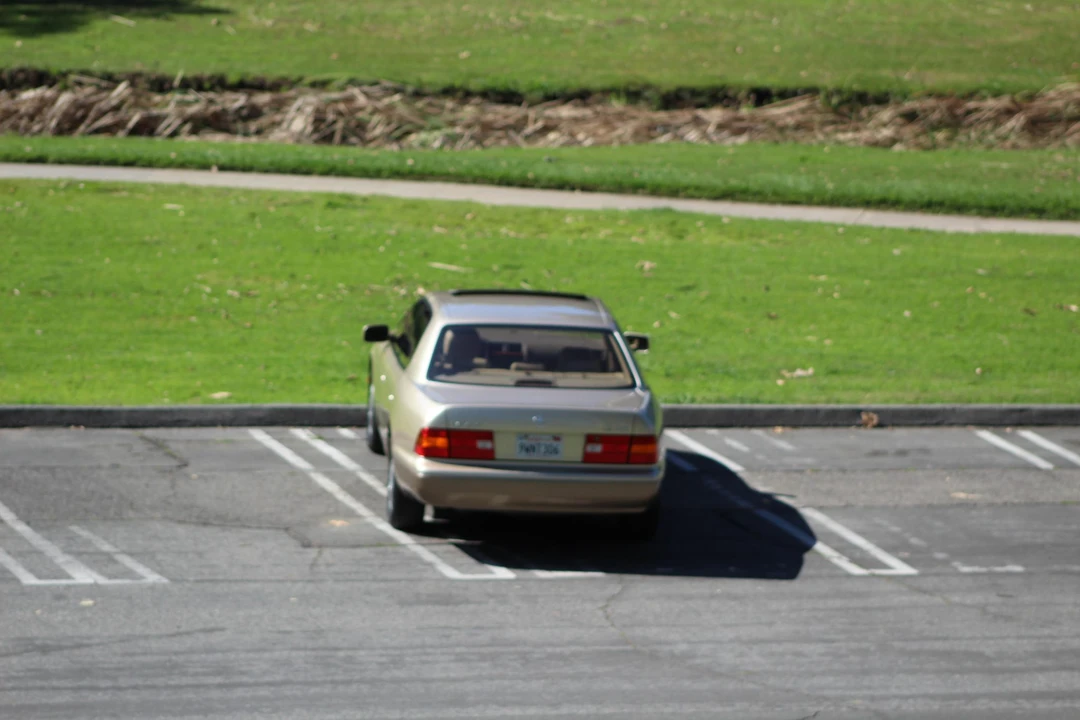 2000 Lexus LS 2nd Gen - Image 17 of 31