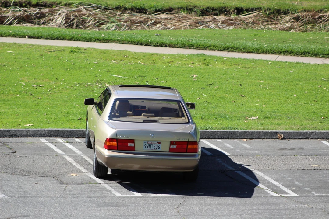 2000 Lexus LS 2nd Gen - Image 18 of 31