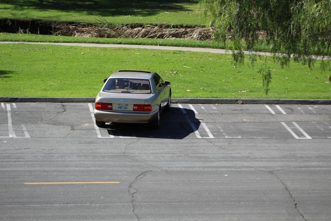 2000 Lexus LS 2nd Gen - Image 19 of 31