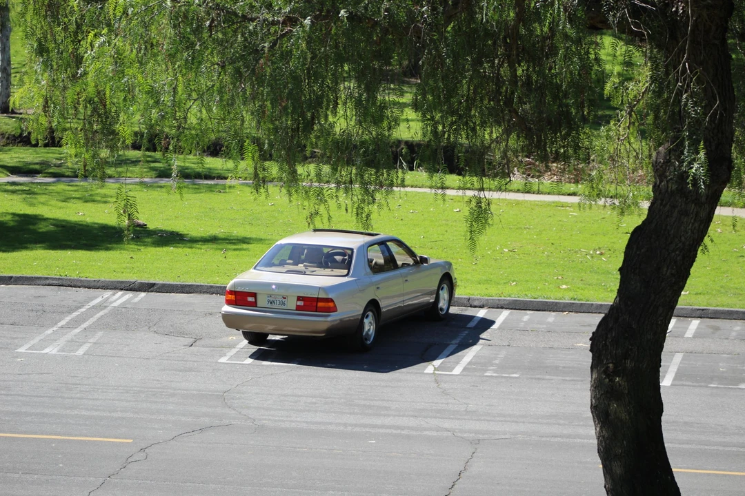 2000 Lexus LS 2nd Gen - Image 22 of 31