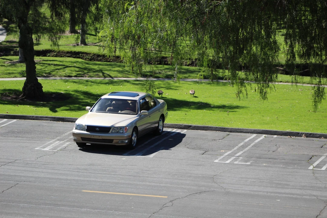 2000 Lexus LS 2nd Gen - Image 2 of 31
