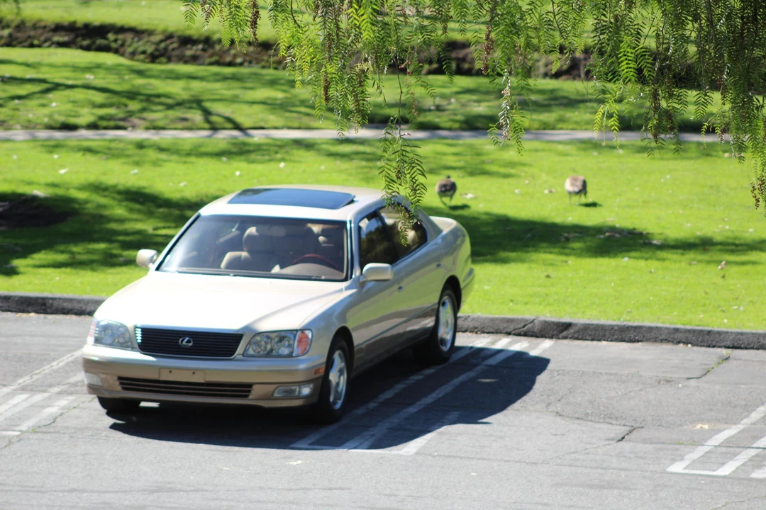 2000 Lexus LS 2nd Gen - Image 3 of 31