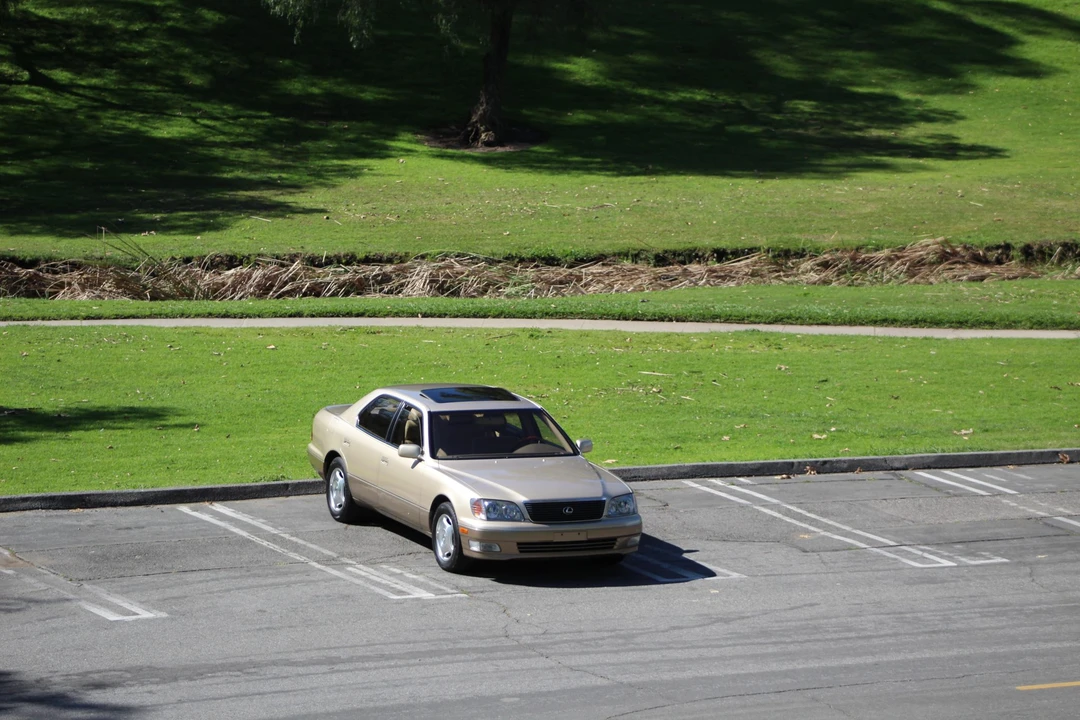 2000 Lexus LS 2nd Gen - Image 30 of 31