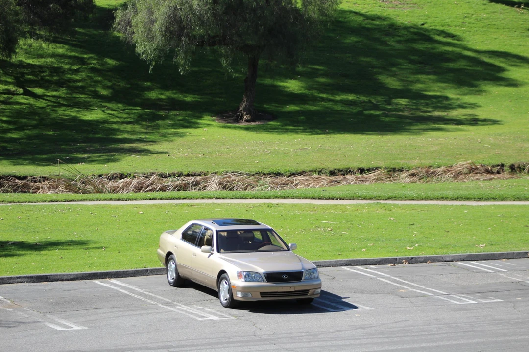2000 Lexus LS 2nd Gen - Image 29 of 31