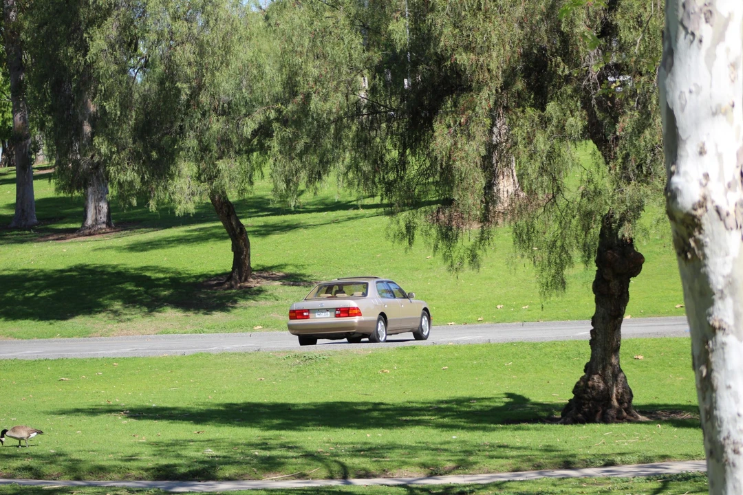 2000 Lexus LS 2nd Gen - Image 27 of 31
