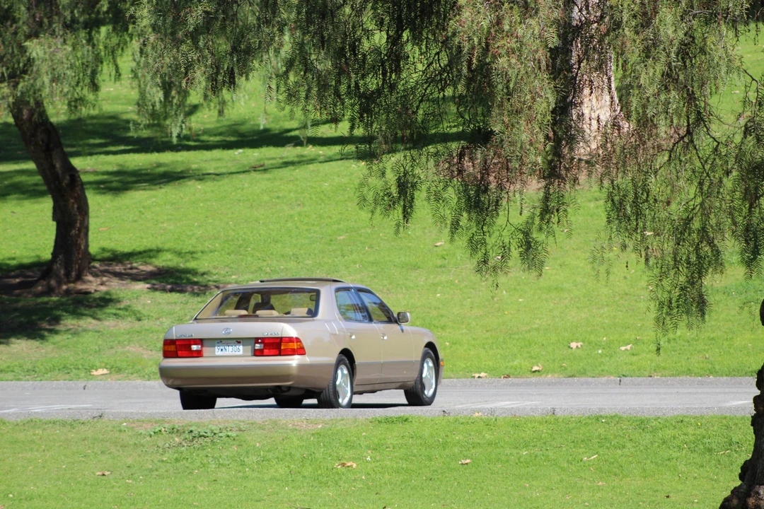 2000 Lexus LS 2nd Gen - Image 28 of 31