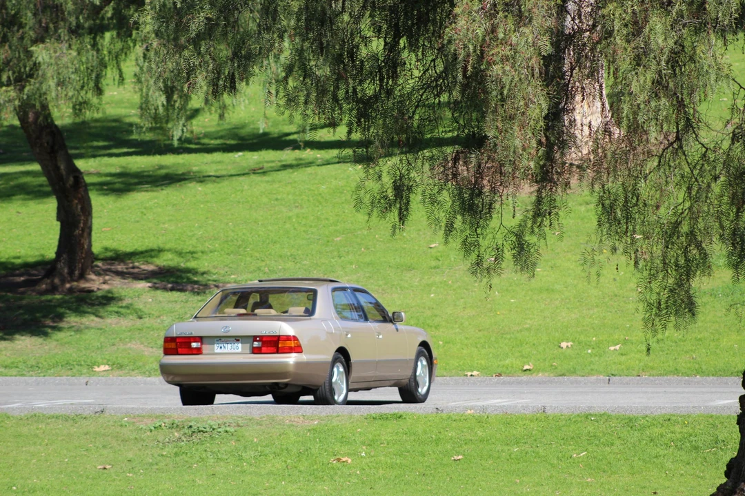 2000 Lexus LS 2nd Gen - Image 25 of 31